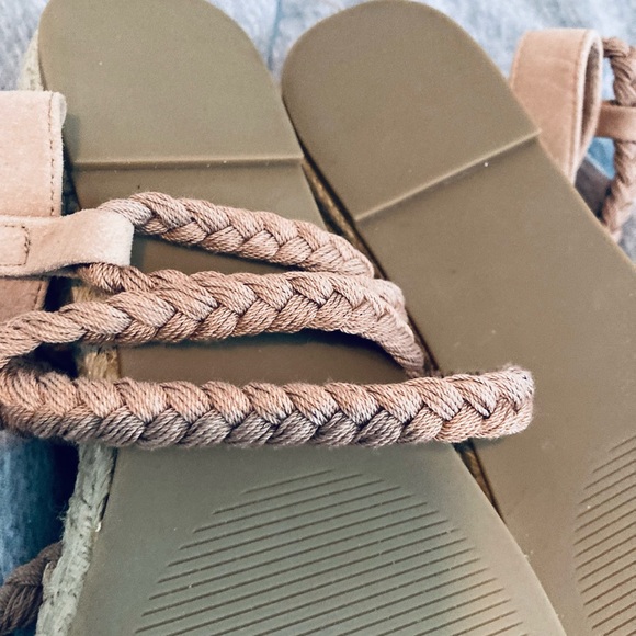 Steve Madden blush colored espadrilles with tie strap. - Picture 4 of 11